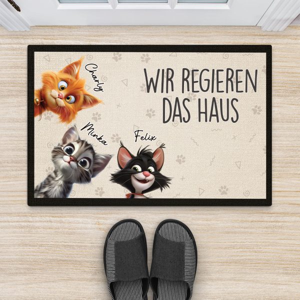 Wir Regieren Das Haus Katzen Cartoon - Personalisiertes Geschenk | Fußmatte Katzen Im Angebot – Bild 2